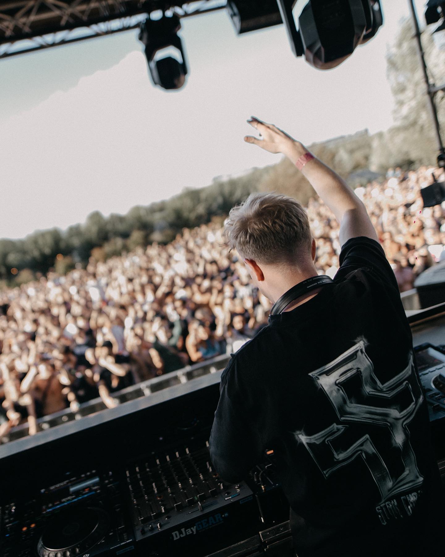 Stan Christ Cross Tee